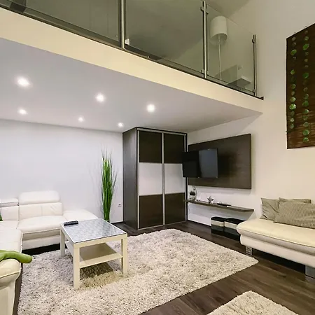 Central Deluxe Appartamento *